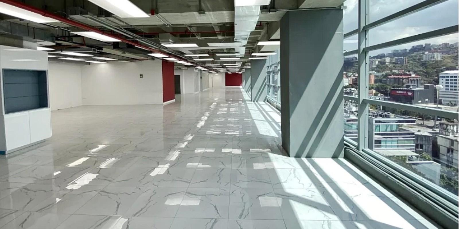 VENTA DE OFICINA DE ALTA GAMA EN LA TORRE LUXOR LAS MERCEDES, CARACAS.