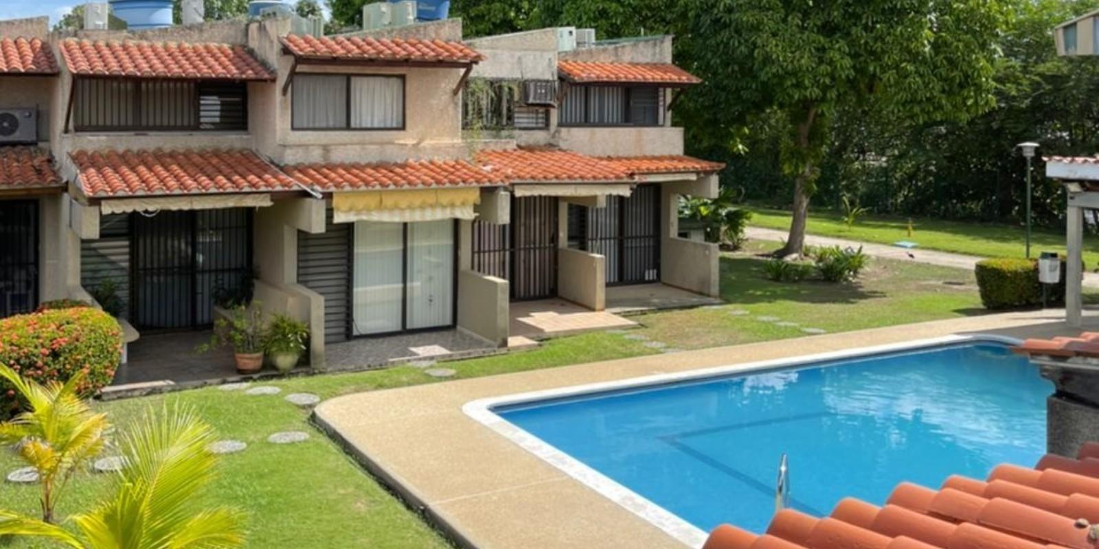Venta de Town House en Aguasal: A pocos pasos del Mar