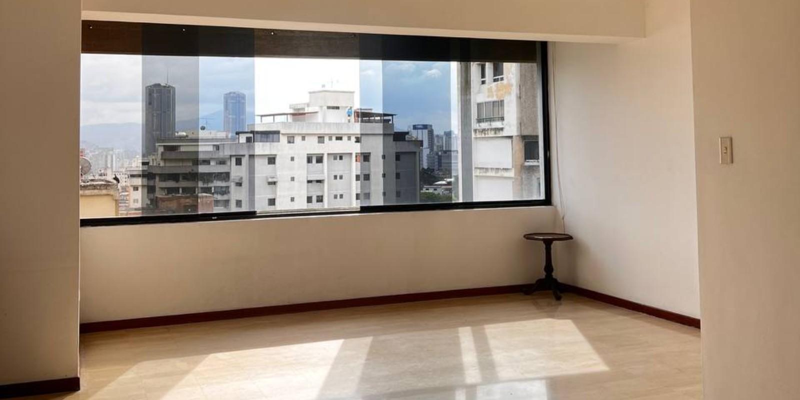 Alquiler de apartamento 4 habitaciones amplio en Caracas