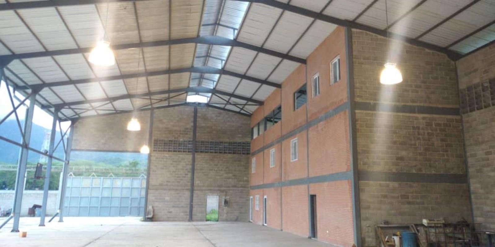 Alquiler de galpón de 1000 m² en Guatire