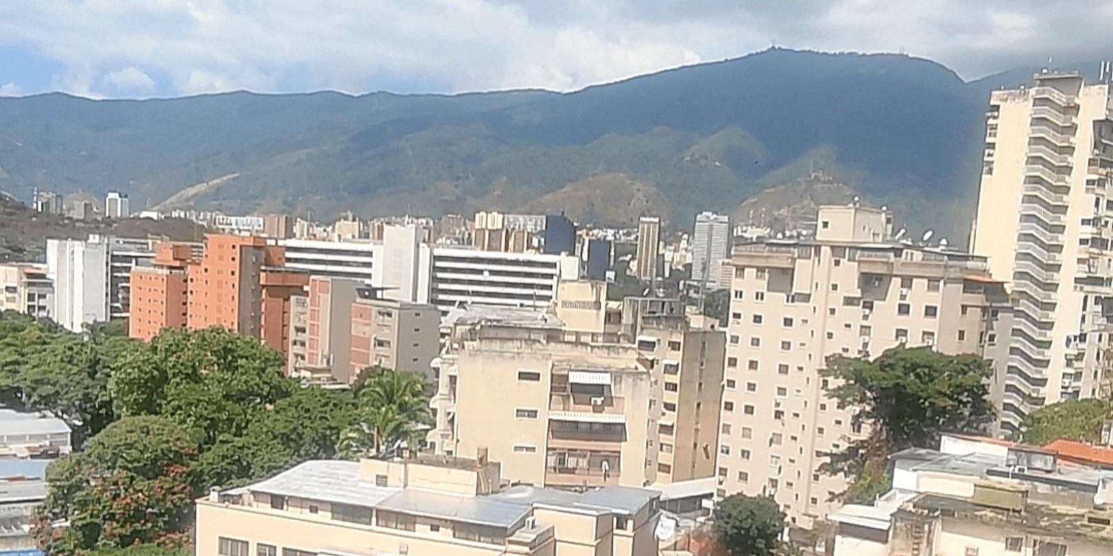 ¿Es necesario que ambos cónyuges estén de acuerdo y firmen para vender? en Venezuela