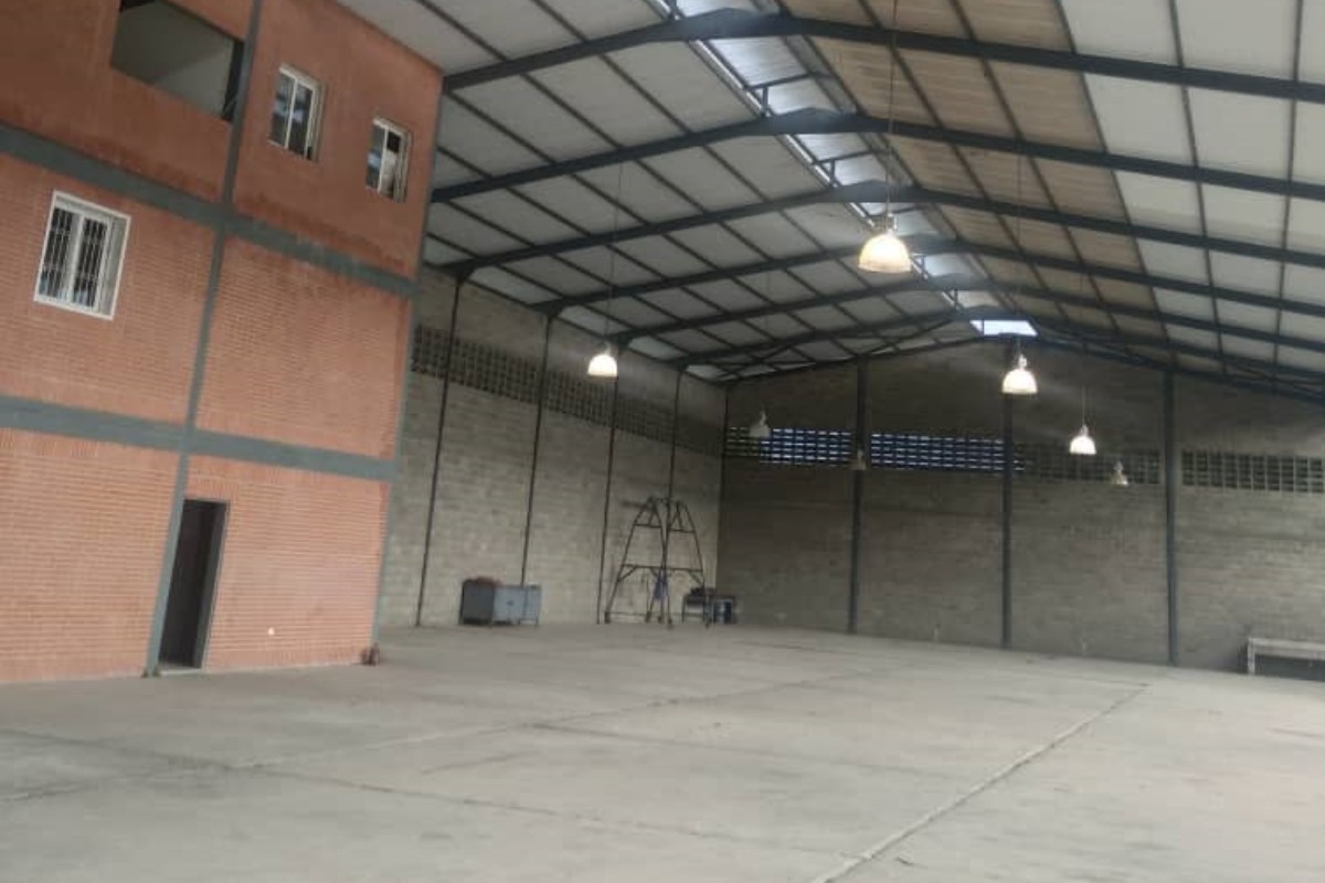 Zona Industrial El Ingenio, a 300 metros de la entrada del llenadero de PDVSA en Guatire Estado Miranda.  Guatire 1221 Mirella Crisafulli